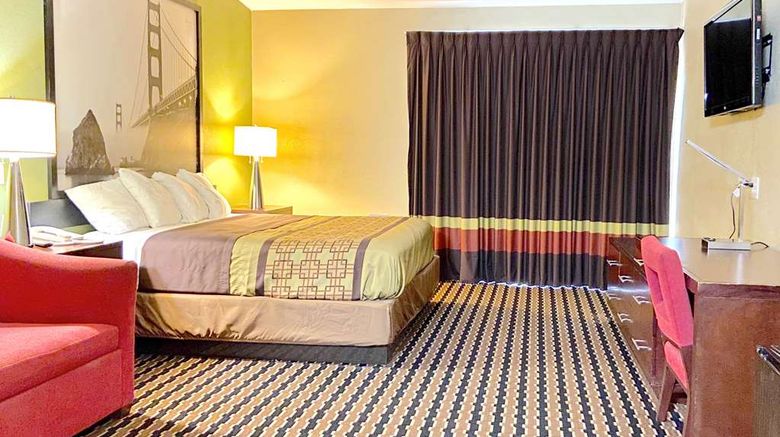 <b>Super 8 by Wyndham Battleboro Rocky Moun Room</b>. Images powered by <a href="https://iceportal.shijigroup.com/" title="IcePortal" target="_blank">IcePortal</a>.