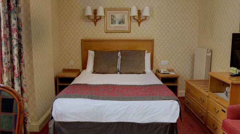<b>Crown & Mitre Hotel Room</b>. Images powered by <a href="https://iceportal.shijigroup.com/" title="IcePortal" target="_blank">IcePortal</a>.