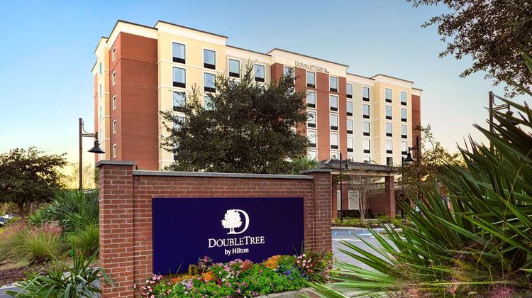 DoubleTree by Hilton Charleston Exterior