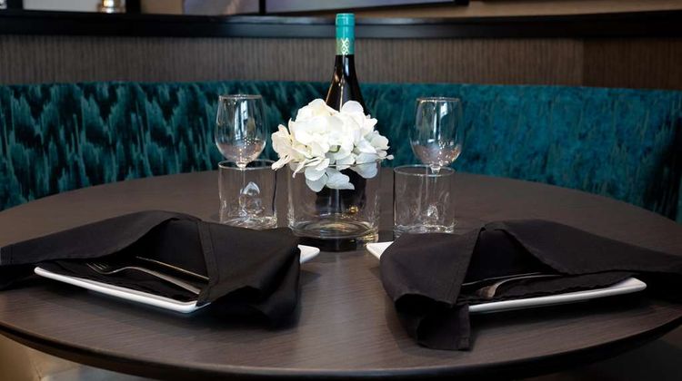 DoubleTree by Hilton Charleston Restaurant