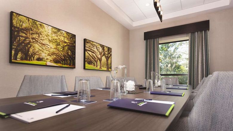 <b>DoubleTree by Hilton Charleston Meeting</b>. Images powered by <a href="https://iceportal.shijigroup.com/" title="IcePortal" target="_blank">IcePortal</a>.