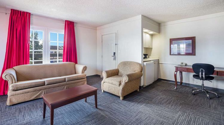 Americas Best Value Inn Denver Suite