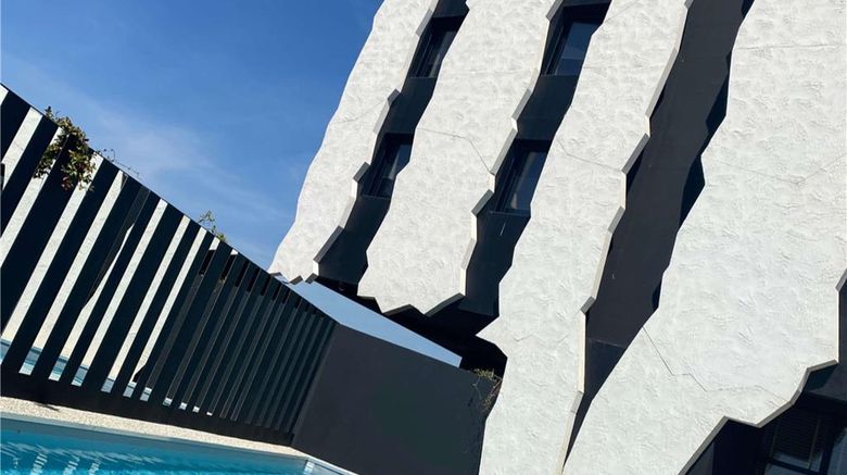 <b>Ibis Lunel Petite Camargue Pool</b>. Images powered by <a href="https://iceportal.shijigroup.com/" title="IcePortal" target="_blank">IcePortal</a>.