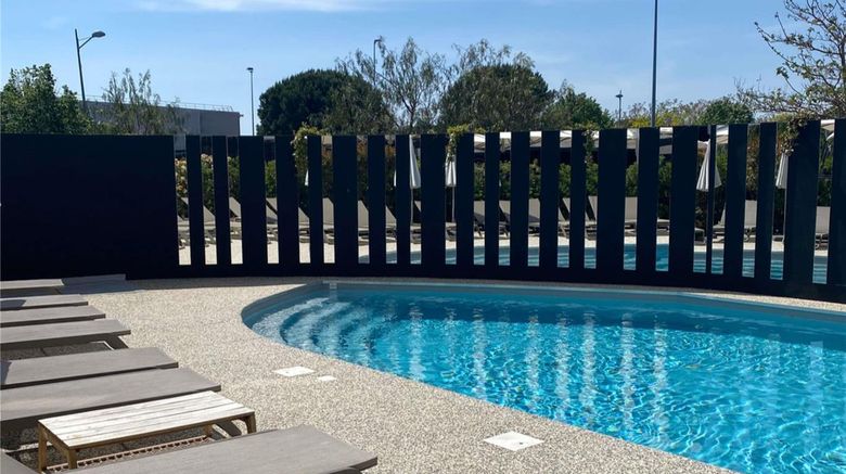 <b>Ibis Lunel Petite Camargue Pool</b>. Images powered by <a href="https://iceportal.shijigroup.com/" title="IcePortal" target="_blank">IcePortal</a>.