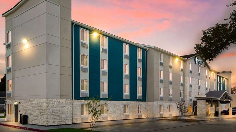 <b>WoodSpring Suites Lake Jackson Exterior</b>. Images powered by <a href="https://iceportal.shijigroup.com/" title="IcePortal" target="_blank">IcePortal</a>.