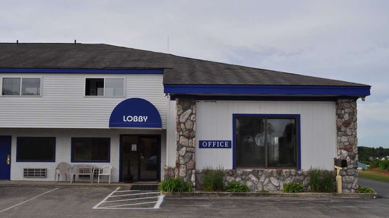 <b>Super 8 by Wyndham Petoskey Exterior</b>. Images powered by <a href="https://iceportal.shijigroup.com/" title="IcePortal" target="_blank">IcePortal</a>.
