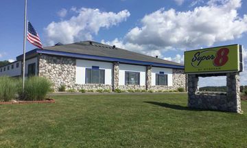 Super 8 by Wyndham Petoskey