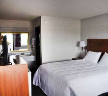 Super 8 by Wyndham Petoskey Room