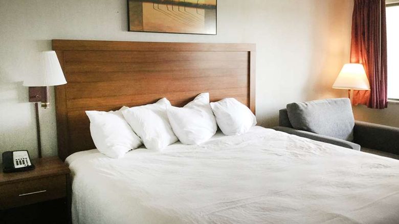 <b>Super 8 by Wyndham Petoskey Room</b>. Images powered by <a href="https://iceportal.shijigroup.com/" title="IcePortal" target="_blank">IcePortal</a>.