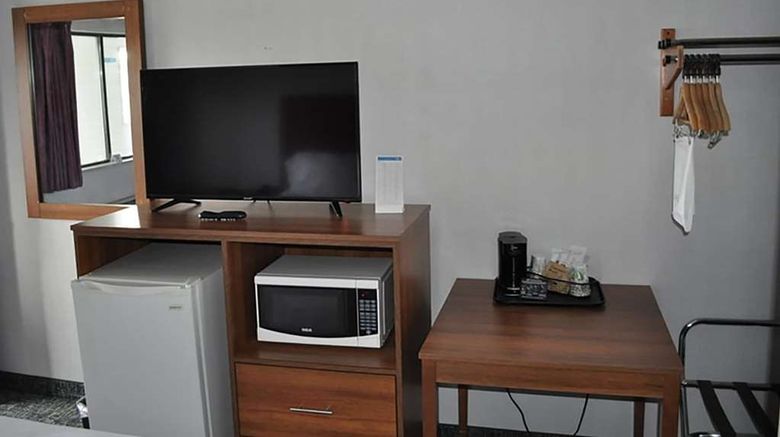 <b>Super 8 by Wyndham Petoskey Room</b>. Images powered by <a href="https://iceportal.shijigroup.com/" title="IcePortal" target="_blank">IcePortal</a>.