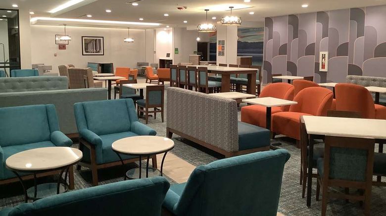 <b>La Quinta Inn & Sts by Wyndham Littleton Lobby</b>. Images powered by <a href="https://iceportal.shijigroup.com/" title="IcePortal" target="_blank">IcePortal</a>.