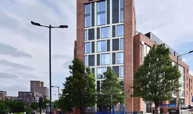Travelodge Plus London Manor House Exterior