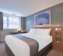 Travelodge Plus London Manor House Room