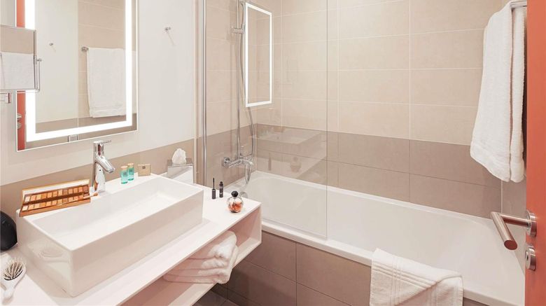 <b>Novotel Annemasse Centre Porte Geneve Room</b>. Images powered by <a href="https://iceportal.shijigroup.com/" title="IcePortal" target="_blank">IcePortal</a>.
