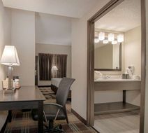 Quality Inn Roseville Room