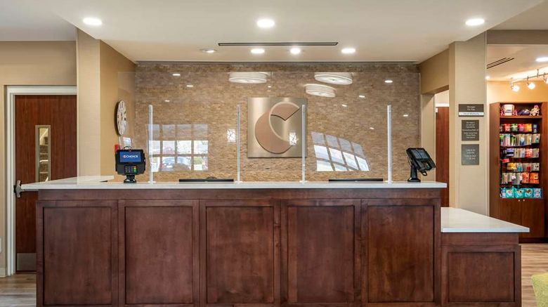 <b>Comfort Inn and Suites Harrisonburg Lobby</b>. Images powered by <a href="https://iceportal.shijigroup.com/" title="IcePortal" target="_blank">IcePortal</a>.