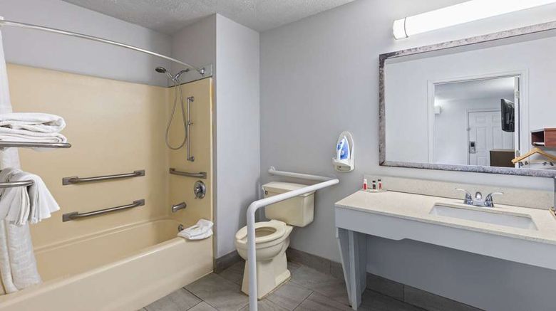 <b>Baymont by Wyndham Selma Room</b>. Images powered by <a href="https://iceportal.shijigroup.com/" title="IcePortal" target="_blank">IcePortal</a>.