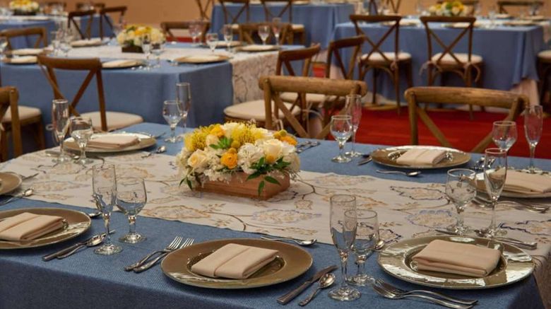 <b>Wyndham Cleveland Airport Ballroom</b>. Images powered by <a href="https://iceportal.shijigroup.com/" title="IcePortal" target="_blank">IcePortal</a>.