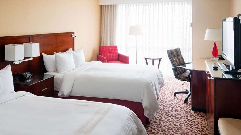 <b>Wyndham Cleveland Airport Room</b>. Images powered by <a href="https://iceportal.shijigroup.com/" title="IcePortal" target="_blank">IcePortal</a>.
