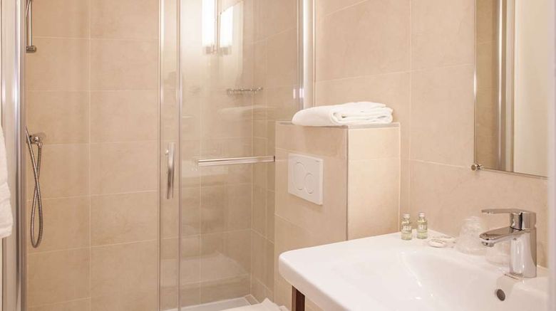 <b>Hotel Sixteen Montrouge Room</b>. Images powered by <a href="https://iceportal.shijigroup.com/" title="IcePortal" target="_blank">IcePortal</a>.