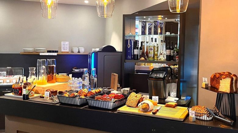 <b>Hotel Sixteen Montrouge Restaurant</b>. Images powered by <a href="https://iceportal.shijigroup.com/" title="IcePortal" target="_blank">IcePortal</a>.