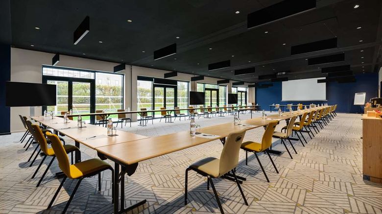 <b>Hyatt House Paris Charles de Gaulle Airp Meeting</b>. Images powered by <a href="https://iceportal.shijigroup.com/" title="IcePortal" target="_blank">IcePortal</a>.
