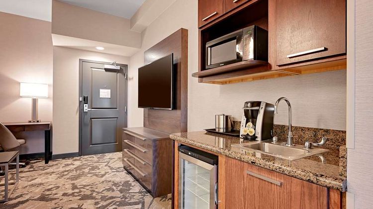 DoubleTree by Hilton Denver Intl Airport Room