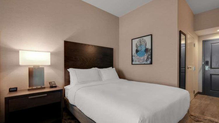 DoubleTree by Hilton Denver Intl Airport Room
