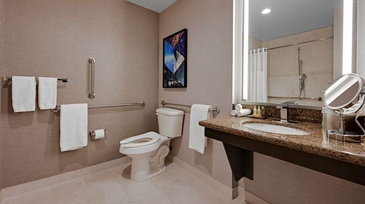 DoubleTree by Hilton Denver Intl Airport Room