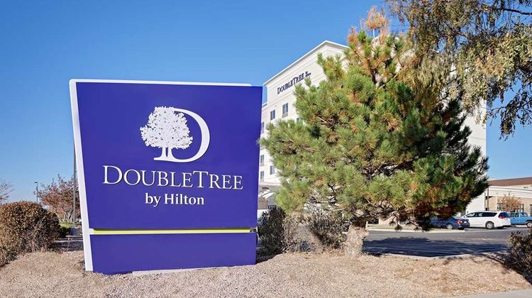 DoubleTree by Hilton Denver Intl Airport Exterior