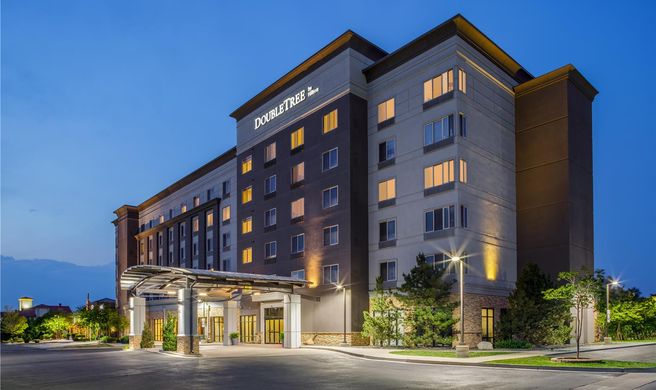 DoubleTree by Hilton Denver Intl Airport Exterior