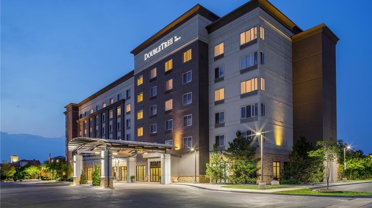 DoubleTree by Hilton Denver Intl Airport Exterior