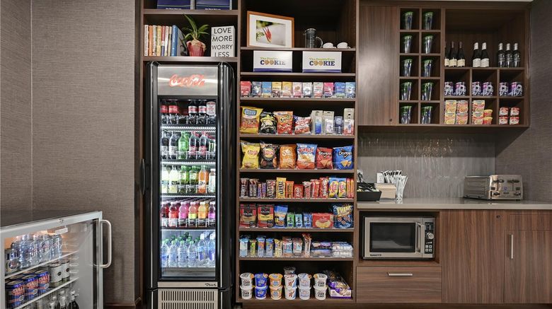 <b>DoubleTree by Hilton Denver Intl Airport Restaurant</b>. Images powered by <a href="https://iceportal.shijigroup.com/" title="IcePortal" target="_blank">IcePortal</a>.