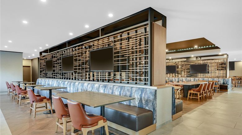 <b>DoubleTree by Hilton Denver Intl Airport Restaurant</b>. Images powered by <a href="https://iceportal.shijigroup.com/" title="IcePortal" target="_blank">IcePortal</a>.