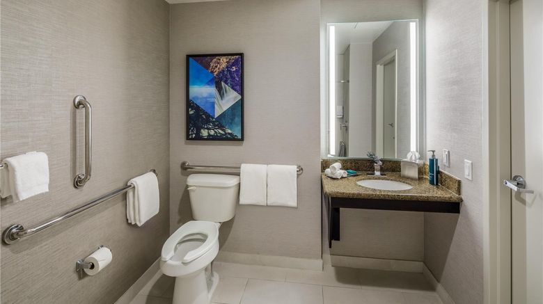 <b>DoubleTree by Hilton Denver Intl Airport Room</b>. Images powered by <a href="https://iceportal.shijigroup.com/" title="IcePortal" target="_blank">IcePortal</a>.