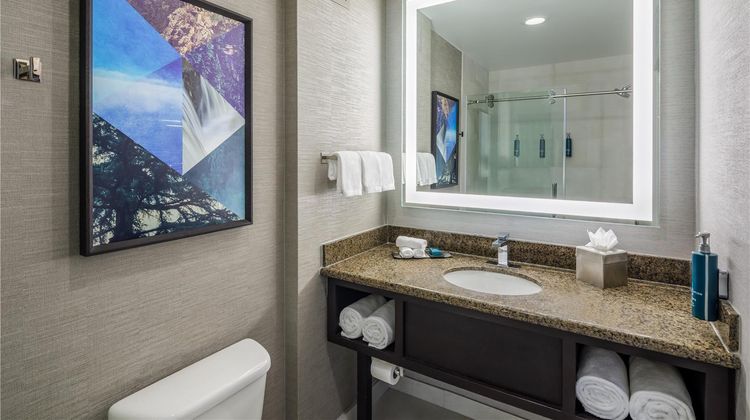 DoubleTree by Hilton Denver Intl Airport Room