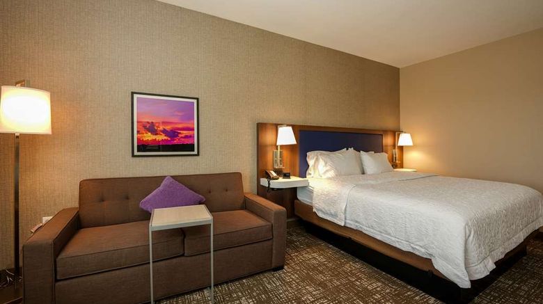 <b>Hampton Inn and Suites Aurora Room</b>. Images powered by <a href="https://iceportal.shijigroup.com/" title="IcePortal" target="_blank">IcePortal</a>.