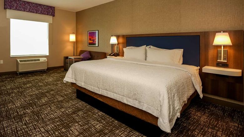<b>Hampton Inn and Suites Aurora Room</b>. Images powered by <a href="https://iceportal.shijigroup.com/" title="IcePortal" target="_blank">IcePortal</a>.