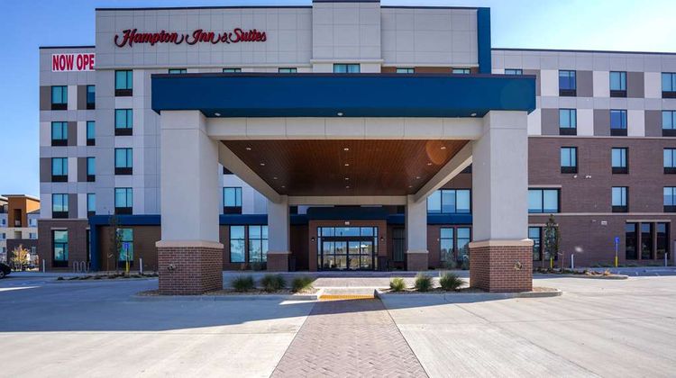 Hampton Inn and Suites Aurora Exterior