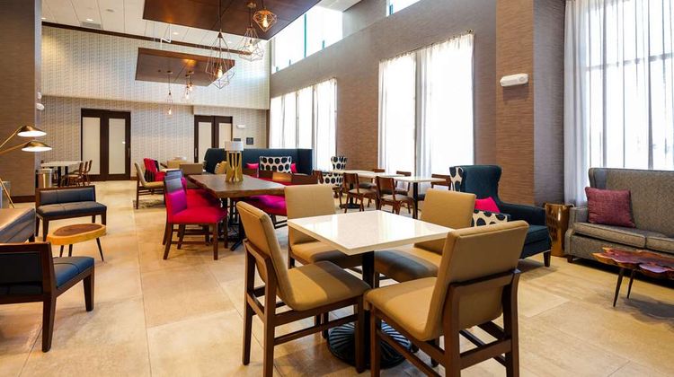 Hampton Inn and Suites Aurora Lobby