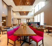 Hampton Inn and Suites Aurora Lobby
