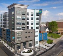 Tru by Hilton Indianapolis Downtown Exterior