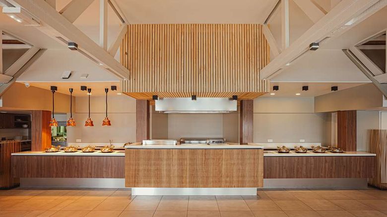 <b>DoubleTree by Hilton Noumea Ilot Maitre Restaurant</b>. Images powered by <a href="https://iceportal.shijigroup.com/" title="IcePortal" target="_blank">IcePortal</a>.