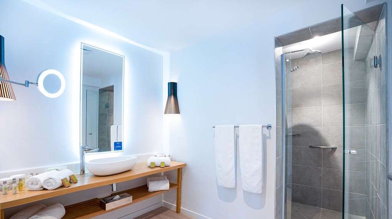 <b>DoubleTree by Hilton Noumea Ilot Maitre Room</b>. Images powered by <a href="https://iceportal.shijigroup.com/" title="IcePortal" target="_blank">IcePortal</a>.