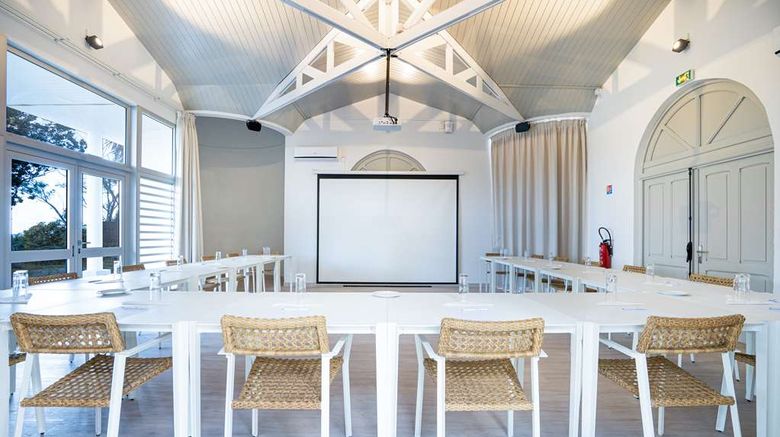 <b>DoubleTree by Hilton Noumea Ilot Maitre Meeting</b>. Images powered by <a href="https://iceportal.shijigroup.com/" title="IcePortal" target="_blank">IcePortal</a>.
