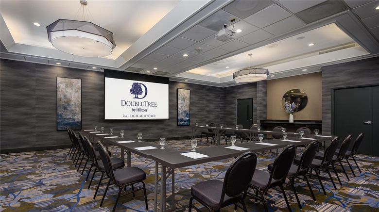 <b>DoubleTree by Hilton Raleigh Midtown Meeting</b>. Images powered by <a href="https://iceportal.shijigroup.com/" title="IcePortal" target="_blank">IcePortal</a>.