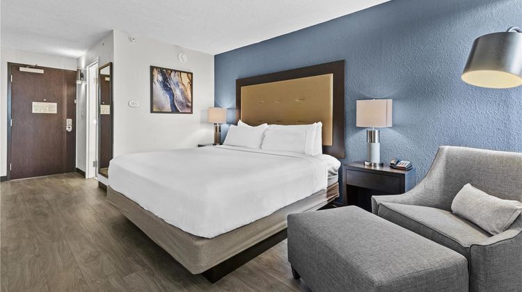 DoubleTree by Hilton Raleigh Midtown Room