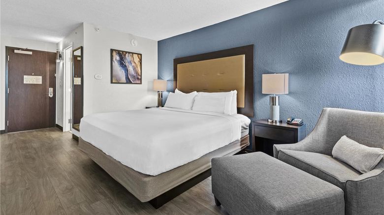 <b>DoubleTree by Hilton Raleigh Midtown Room</b>. Images powered by <a href="https://iceportal.shijigroup.com/" title="IcePortal" target="_blank">IcePortal</a>.