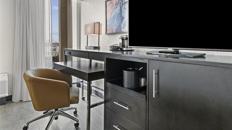 <b>DoubleTree by Hilton Raleigh Midtown Room</b>. Images powered by <a href="https://iceportal.shijigroup.com/" title="IcePortal" target="_blank">IcePortal</a>.