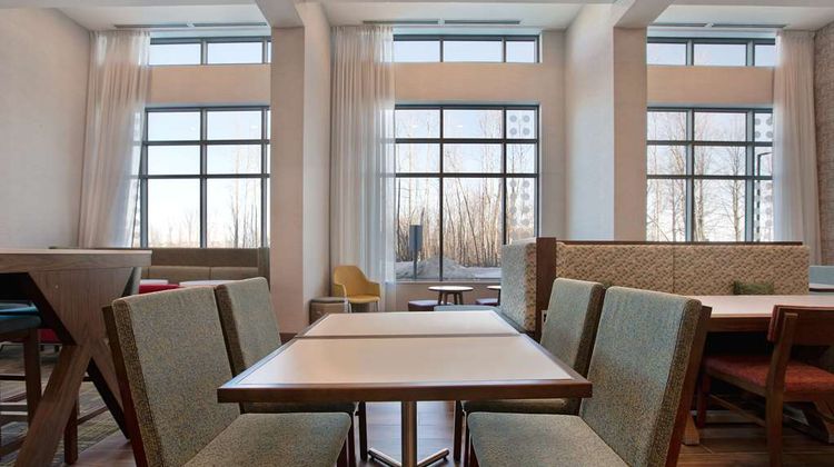 Hampton Inn & Suites Ottawa West Lobby